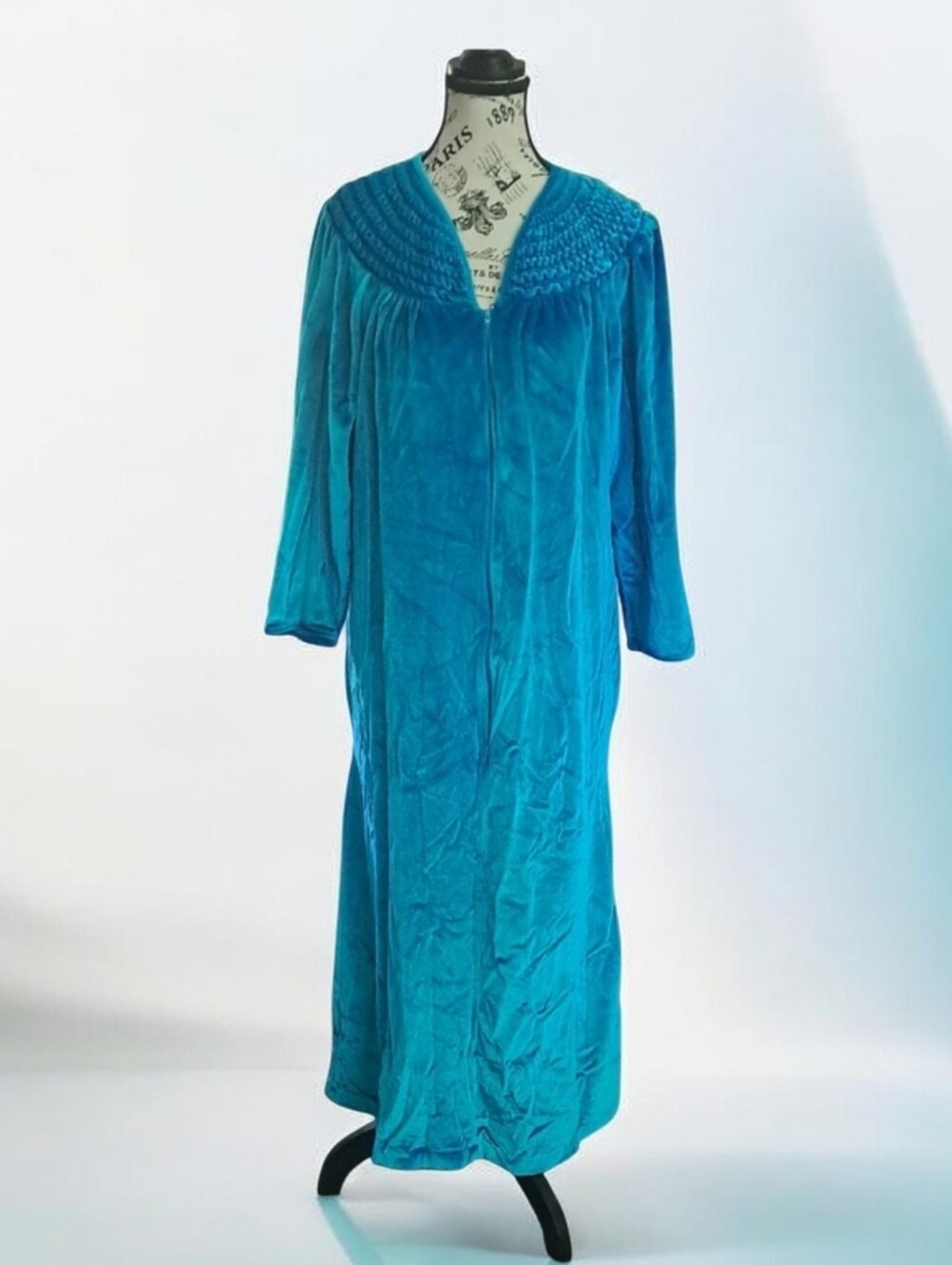 Vintage Charm Velor Robe